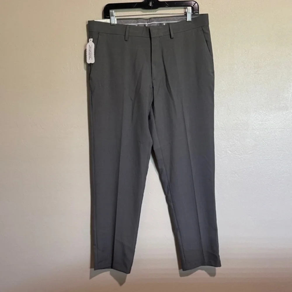 Men’s Haggar Straight Fit Gray Trousers